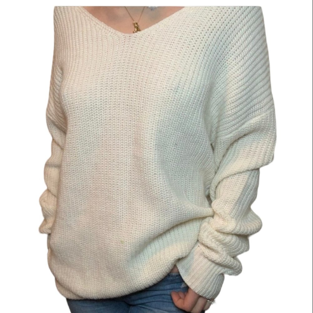 Love Tree White V-Neck  Sweater Size: S - Picture 2 of 16